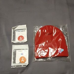 Jeffree star beanie and pop sockets